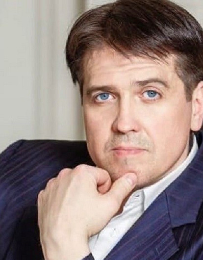 Денису Матросову — 50: 12 фактов об актере, который недавно объявил о разводе