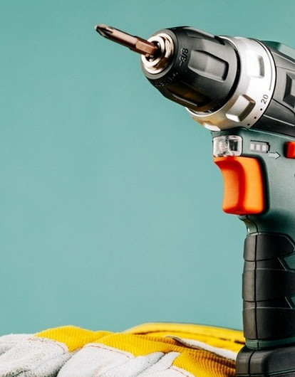 Взбить сливки, отмыть нагар и еще 4 способа использовать дрель, если ты — девушка