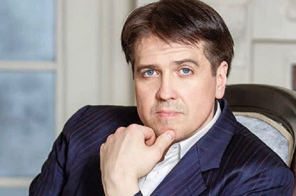 Денису Матросову — 50: 12 фактов об актере, который недавно объявил о разводе