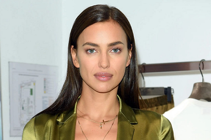 Короткая дубленка, ботфорты и леггинсы: новый выход Ирины Шейк