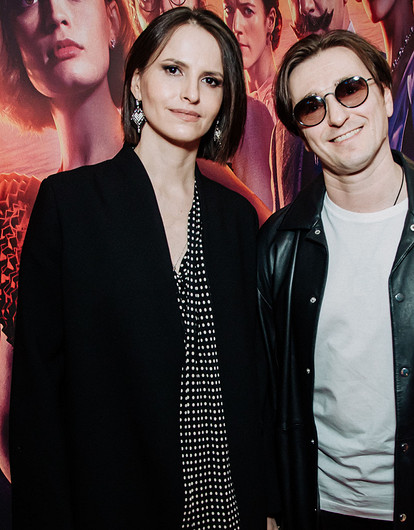 Счастливый Безруков под руку с Матисон и другие звезды на премьере фильма «Смерть на Ниле»