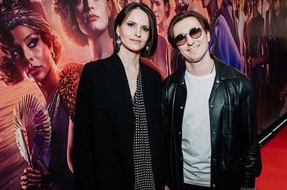 Счастливый Безруков под руку с Матисон и другие звезды на премьере фильма «Смерть на Ниле»