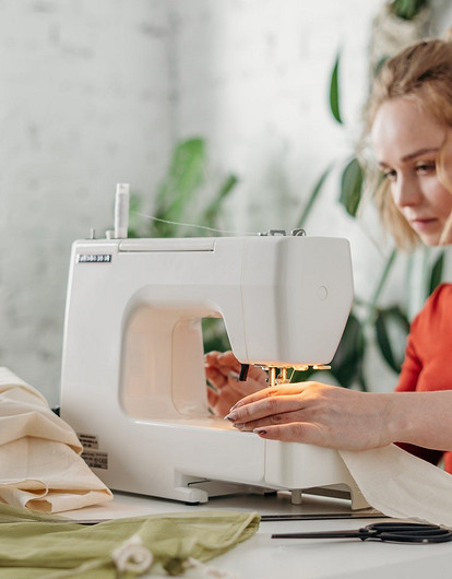 12 способов незаметно зашить дырку на штанах (видео)