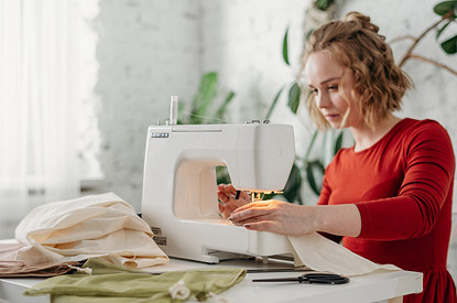 12 способов незаметно зашить дырку на штанах (видео)