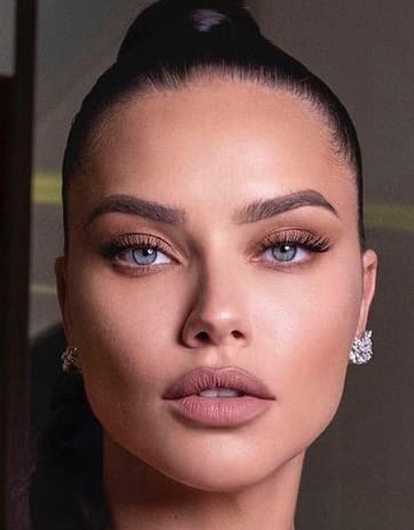 Модель Адриана Лима станет мамой в третий раз