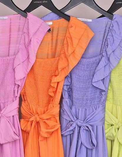 Заповеди Pantone: модные цвета в одежде 2022