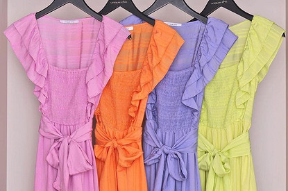 Заповеди Pantone: модные цвета в одежде 2022