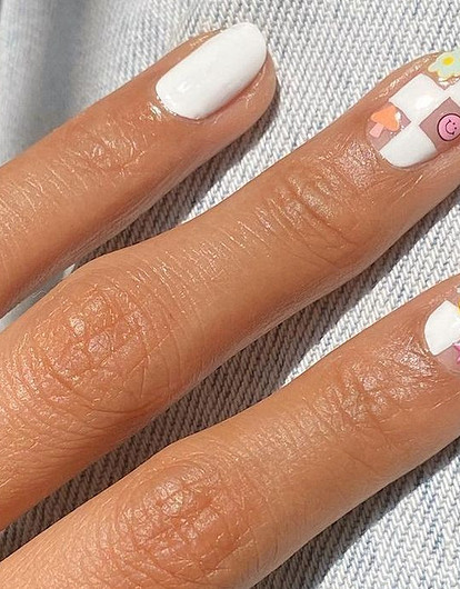 Белый маникюр — тренд весны 2022 (60 нескучных идей)