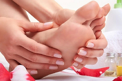 Что делать, если сохнет кожа на ногах? 10 советов