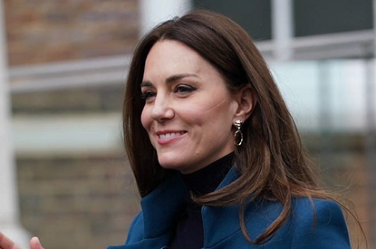 Пиджак Zara, рубашка и туфли: Кейт Миддлтон вышла в свет в элегантном образе