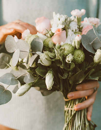 Розы любят водку: 9 способов продлить жизнь букету цветов