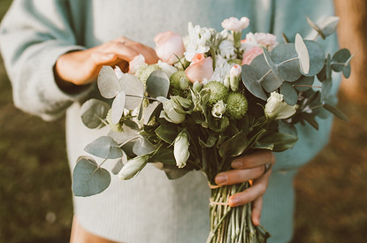 Розы любят водку: 9 способов продлить жизнь букету цветов