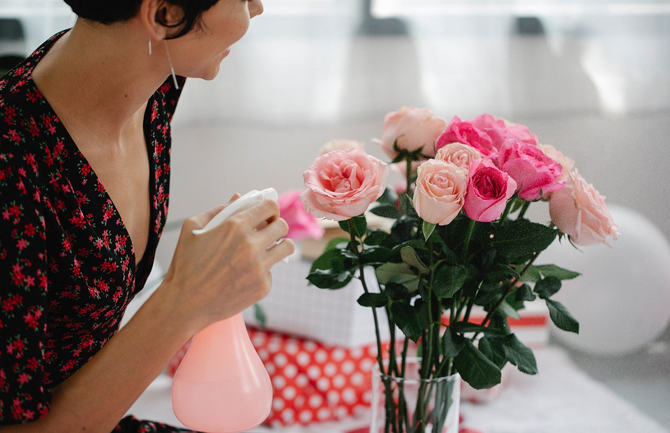 Розы любят водку: 9 способов продлить жизнь букету цветов