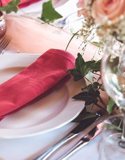 Дизайнер рассказала, как можно украсить стол ко Дню всех влюбленных