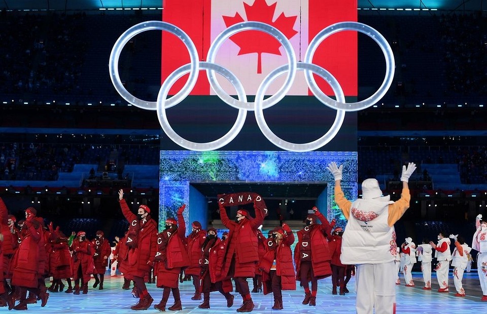 Открытие зимних Олимпийских игр 2022: выход российской сборной, фейерверк в виде сосен и другие яркие моменты