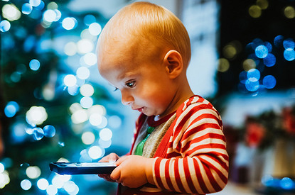 Что делать, если ребенок зависим от своих гаджетов: 5 советов психолога