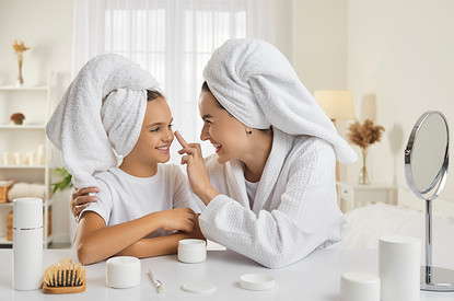 Мамина радость? Подходит ли взрослым детская косметика