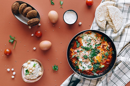 Цимес, форшмак, шакшука и еще 2 блюда еврейской кухни с рецептами