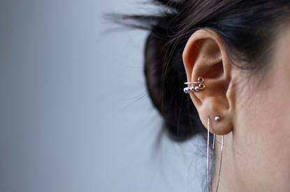 К чему горят уши: трактовки приметы для мужчин и женщин по дням недели