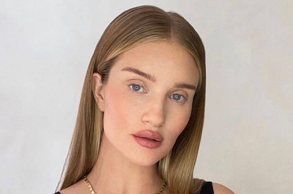 Редкий кадр: Роузи Хантингтон-Уайтли опубликовала фото новорожденной дочери