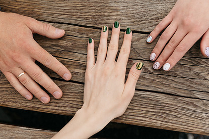 Кислородная крем-маска, травяной лак для ногтей и другие бьюти-открытия недели