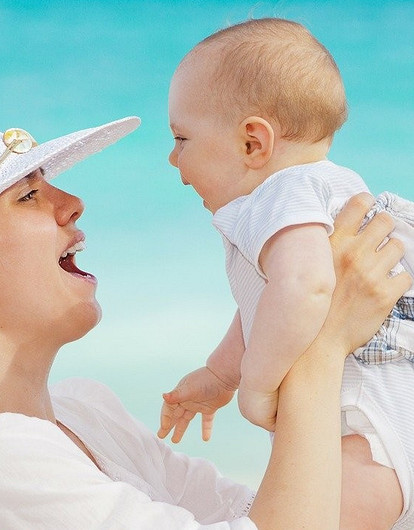 От пособий до налоговых льгот: на что сегодня может рассчитывать мать-одиночка