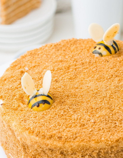 5 способов украсить торт «Медовик» (50 фото)