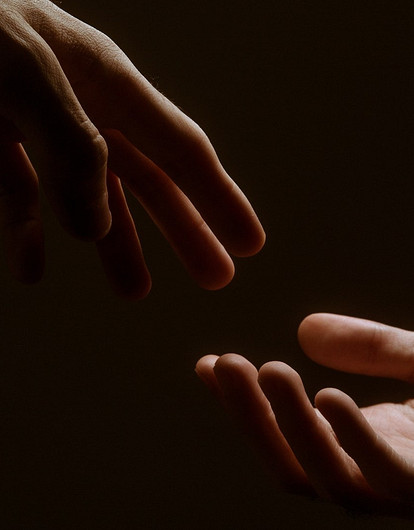 Страх, любовь и адреналин: почему в стрессовые периоды нам так хочется быть в отношениях