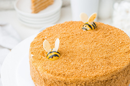 5 способов украсить торт «Медовик» (50 фото)