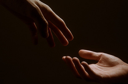 Страх, любовь и адреналин: почему в стрессовые периоды нам так хочется быть в отношениях