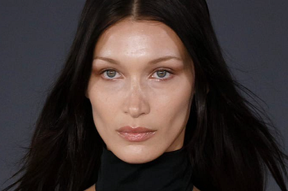 «Я просыпалась каждое утро в истерике»: Белла Хадид рассказала о депрессии