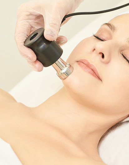 Ток-контент: что такое электропорация и как продлить молодость без операций