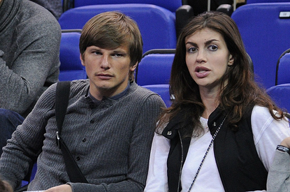 «Мать и бывший муж травили меня, сорвали пластику, а теперь хотят лишить родительских прав»: Алиса Аршавина сделала заявление