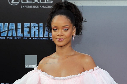 Кружево и абсолютно прозрачное платье: беременная Рианна надела самый откровенный наряд