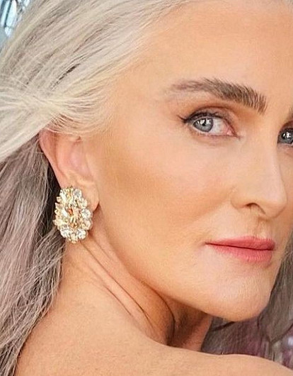 Серым по белому: 8 моделей, которые сделали седину своим фирменным знаком