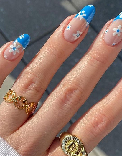 Французский маникюр: современное прочтение привычной классики и тренды 2022