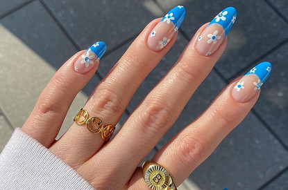 Французский маникюр: современное прочтение привычной классики и тренды 2022