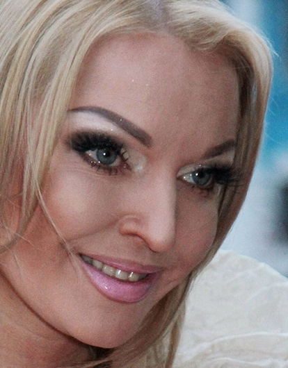 С конюшней и фермой: экс-супруг Волочковой перевез семью в огромный особняк