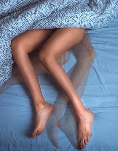 Не могу остановиться: что такое синдром беспокойных ног и чем он может быть опасен