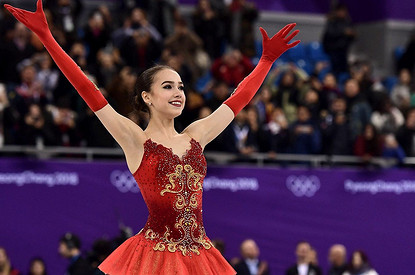 Чемпионка, которую копируют чаще других: самые красивые наряды Алины Загитовой