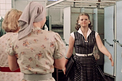 Топ-10 платьев из советского кино, о которых мечтала каждая женщина в СССР