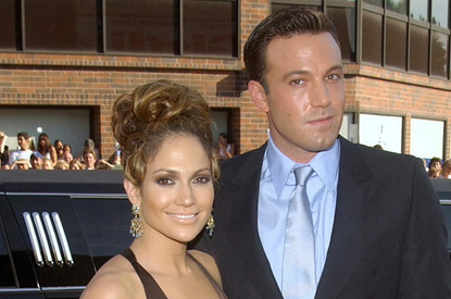 Не могут скрывать чувств: Дженнифер Лопес и Бена Аффлека застали за поцелуями (фото)