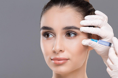 Топ-7 бьюти-процедур, в которых нуждается каждая женщина после 40 лет