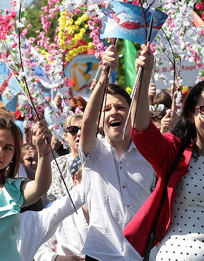 Мир, шашлык, дача: как отмечают Первомай в России и других странах