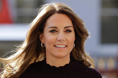 Кейт Миддлтон вышла в свет в коротких шортах (фото)