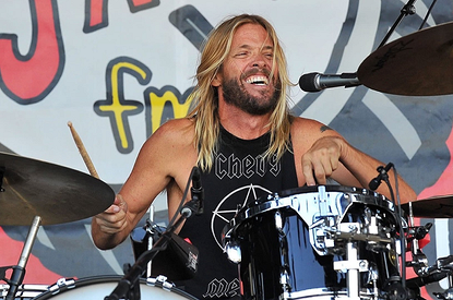 Скончался барабанщик группы Foo Fighters Тейлор Хокинс