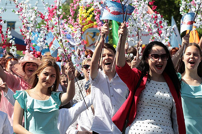 Мир, шашлык, дача: как отмечают Первомай в России и других странах