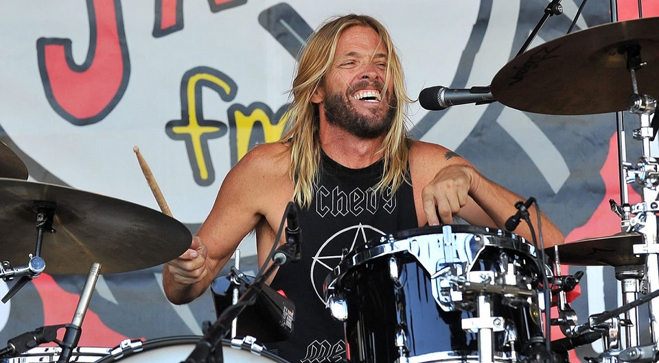 Скончался барабанщик группы Foo Fighters Тейлор Хокинс