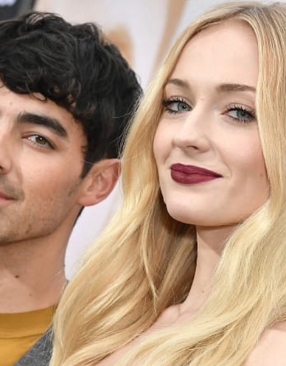 Софи Тернер впервые вышла в свет беременной (фото)