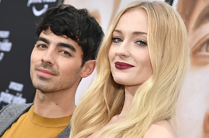 Софи Тернер впервые вышла в свет беременной (фото)